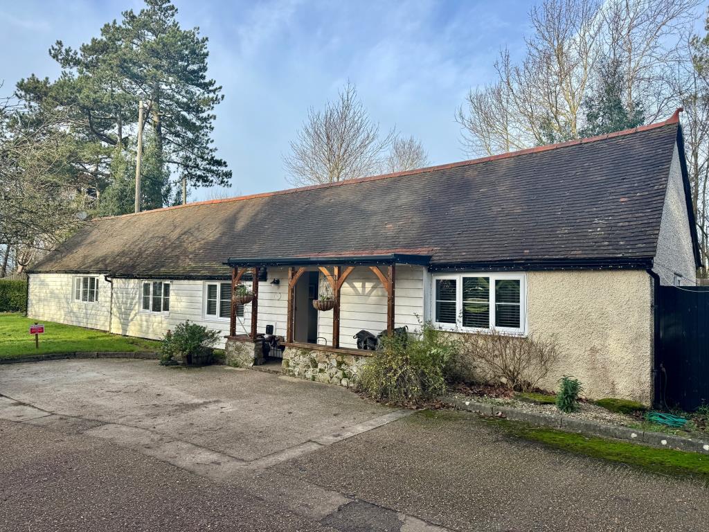 Lot: 43566 - COUNTRY ESTATE COMPRISING 5 BEDROOM MANOR HOUSE, WEDDING VENUE WITH 7 BEDROOM HOUSE, 6 ECO LODGES, 5 COTTAGES, 2 TENNIS COURTS, WORKSHOP AND ANCILLARY ACCOMMODATION - SET IN OVER 20 ACRES - Aster Cottage